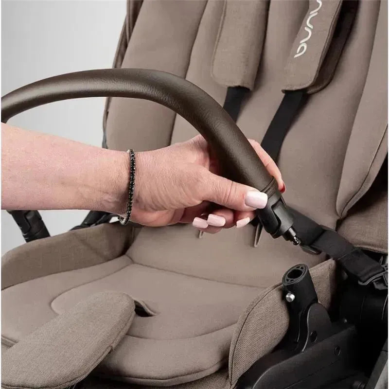 Nuna - Swiv Stroller, Cedar